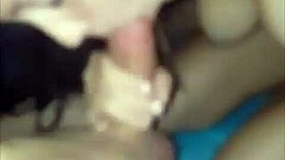 अंतरंग फोन मुठभेड़ों में किशोरों