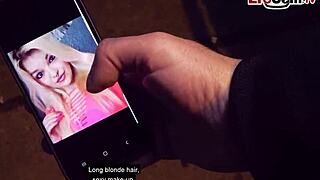 Deutsche Blonde Mit Brille Und Nylons Wird Auf Der Straße Abgeschleppt