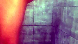 Young neighbor sends bath video