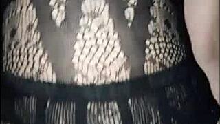 Mi padrastro estaba caliente se quita el condon mientras masturba y squirts