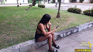 novinha chorando por brigar com namorado vem o dotado consolar completo no red