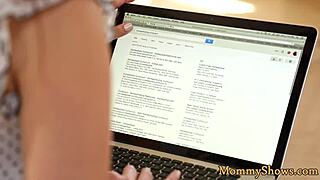 Stepmom Licks Trimmed Pussy