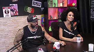 Teens meet online then swing in motel with Mayze