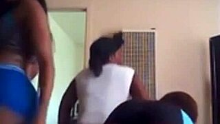 hey, check out this teen's ass popping free in tight spandex 😏