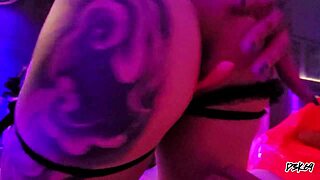 Meia-irmã novinha da bunda grande é fodida e goza em anal