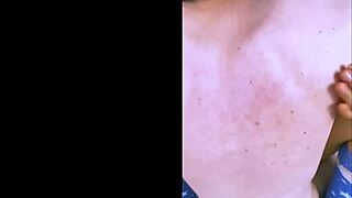 la madrastra de su amiga gemía cada vez más fuerte mientras él le chupaba el clítoris sintiendo cómo se retorcía de placer debajo de él