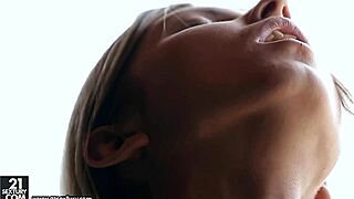 Hey, check this skinny babe working her hairless slit outdoors!