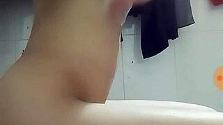 em gái 2k thủ dâm với teen 18+ vibes, exploring solo pleasures in a casual chat