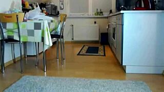 Intense booty shaking seductive twerk show