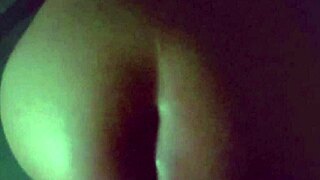 aprovech� que mi vecina estaba contra el marco de la ventana y le penetr� el culo mientras los vecinos se daban cuenta de que estabamos follando tuvimos que escondernos