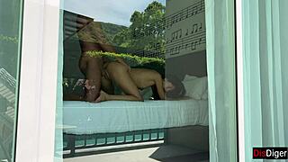 spied a couple having sex in hotel room 😏 cum on face and blowjob