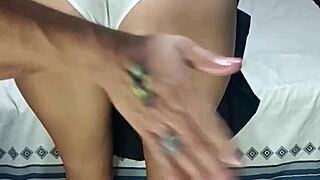 Hijastra colegiala de 18 años me entrega su culo para que le compre ropa nueva