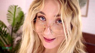 OMG, check this French blonde teen 18+ at her photo casting! 😍