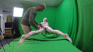 scarlett johnson shows her pink pussy in morph