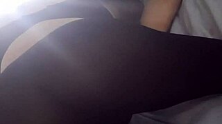 Chupadas Deliciosas y Nalgas Ricas en Leggins Ajustados