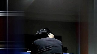 Saqué a mi amigo de la fiesta a mi cama