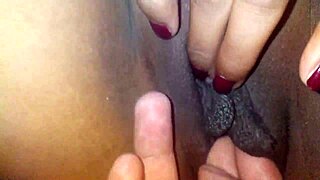 ella se masturba por primera vez sin saber cómo