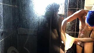 novinho comendo tia no banheiro