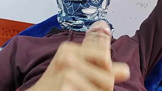 estoy caliente y quiero follar con tu gran culo de teen