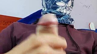 estoy caliente y quiero follar con tu gran culo de teen