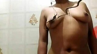 Colombian teen masturbates on webcam for mexican viewers