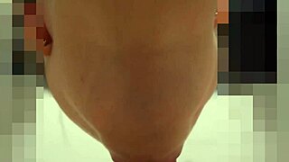 Cremita en su boca late mi polla y lo nota