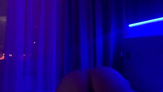 Look At The Redheaded Beauty Stretching Her Wet Pussy On Webcam?