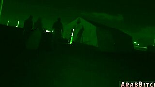 पेटाइट 18+ एमेच्योर मिलिट्री बेस में घुस के पहली हार्डकोर चुदाई