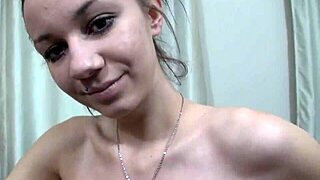 सुपरमार्केट में चेक जवाँ को बहलाया कपड़े फाड़े POV में कड़ी चुदाई