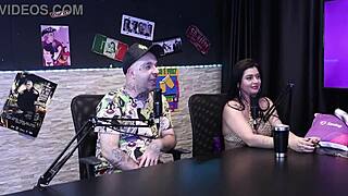 Foi Contratada Mas Não Conseguiu Ballbusting Agulha Saco!