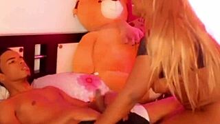 stepsister wakes horny for blowjob and creampie