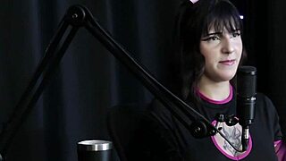 Depois Que Iniciou No Pornô Escolheu Seu Nome Artístico Não Sentiu Dificuldade E Nunca Teve Relação Boa Com O Pai - Yummi Paradise Sheer Red