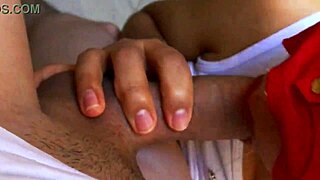 la hijastra era tan apretada que él tenía que usar lubricante para poder penetrarla sin hacerle daño