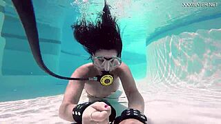 brita piskova gets off underwater in the swimming pool with solo play