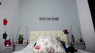 Hot Girl Masturbates With Toys Until Cumshot