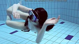 underwater babe roxalana cheh goes fully bare in the pool