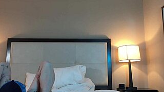 Eating Hot Petite 18+ Woman's Shaved Pussy