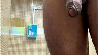 Muscular Twink Dotado Spied Showering in Public Gym