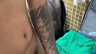 Muscular Twink Dotado Spied Showering in Public Gym