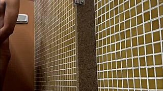 Muscular Twink Dotado Spied Showering in Public Gym