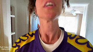 Stepmoms Apply for Clown College with Style