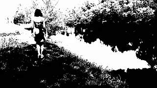 Cute Girl Flashes Ass in Public!