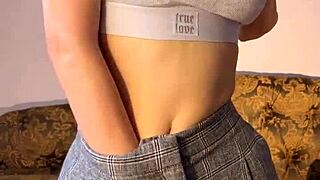 Petite 18+ Teen Maiskii Apni Choot Se Khelti Hai, Bahut Garam Yaar?