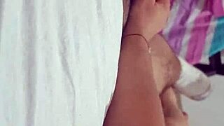 asi me gusta manosear una verga rica joven amateur masturba a su vecino cuando no hay nadie en casa