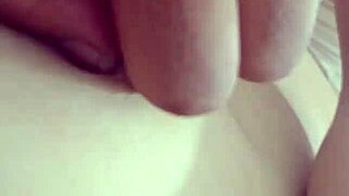 asi me gusta manosear una verga rica joven amateur masturba a su vecino cuando no hay nadie en casa