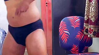 फेमिनाइज्ड इनसाइड टाइट जींस में वर्क स्टार्ट से पहले