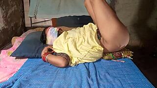 स्टेप सिस्टर सेक्स वीडियो भारतीय देसी लड़की के साथ रॉक्स!