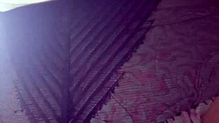 ओएमजी, एल्ज़ा को नायलॉन टाइट्स में... बेडरूम में हॉट फेटिश खेल