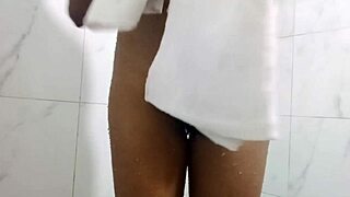 Desi Indian Teen Shows Amazing Pussy and Boobs