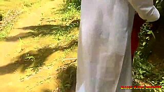 Hardcore sex in the great outdoors with an Indian babe